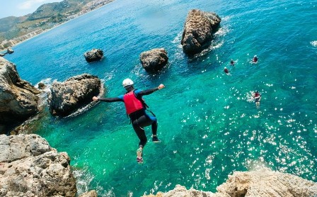 Que es el Barranquismo Granada en el Mar